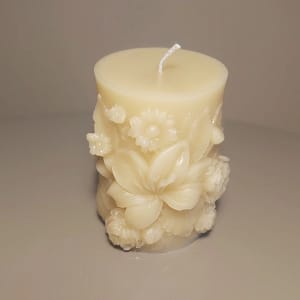 3 Bičių vaško žvakė „Gėlių pasakojimas“