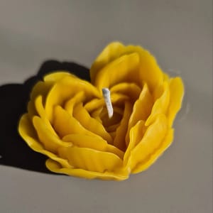 33 Bičių vaško žvakė „Rožės širdis“