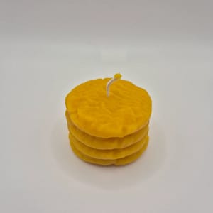 74-1.webp Bičių vaško žvakė „Medaus sausainiai“