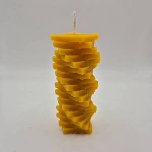 83 Bičių vaško žvakė „Plytelių spiralė“