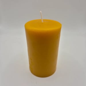 86 Bičių vaško žvakė „Aukšta siaura cilindrinė“