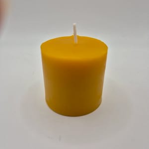 88 Bičių vaško žvakė „Žema siaura cilindrinė“