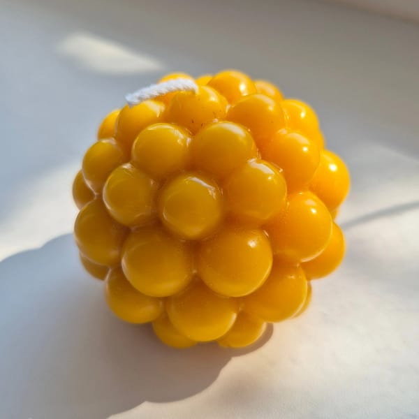 24 Bičių vaško žvakė „Uogų kekė“