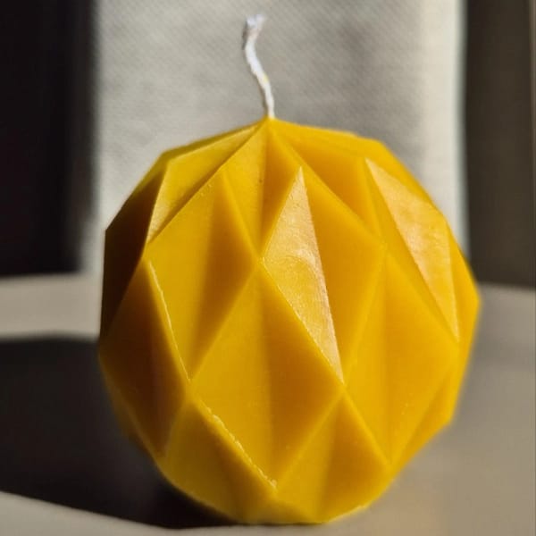 32 Bičių vaško žvakė „Briaunuotas burbulas“