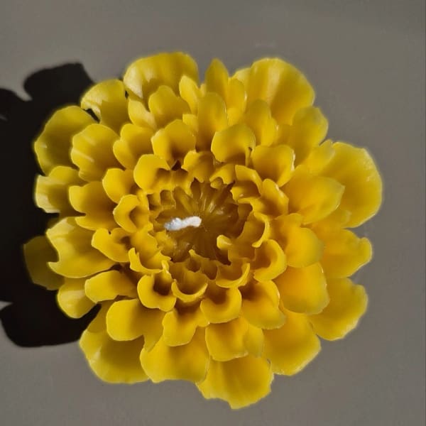 34 Bičių vaško žvakė „Chrizantema“