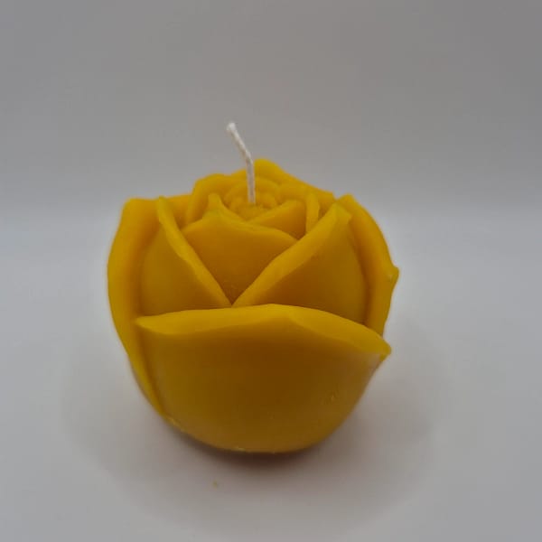 42 Bičių vaško žvakė „Rožės žiedas“