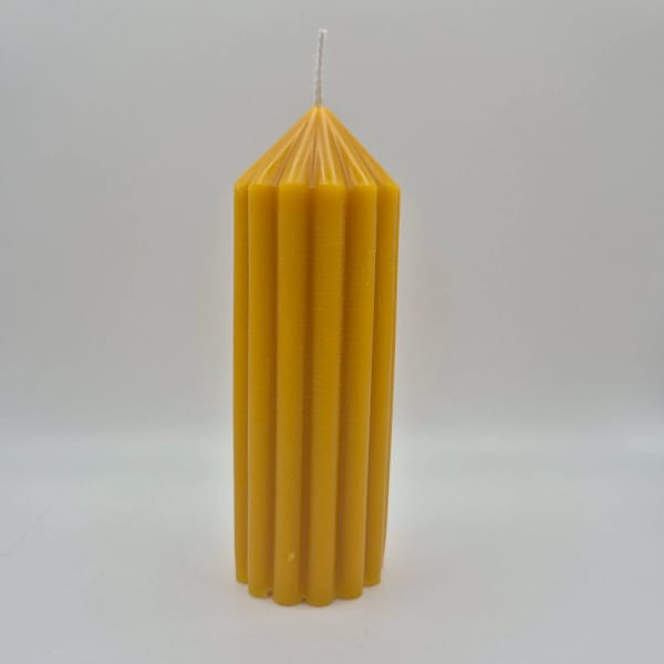 43 Bičių vaško žvakė „Cilindrinė su grioveliais siaura“