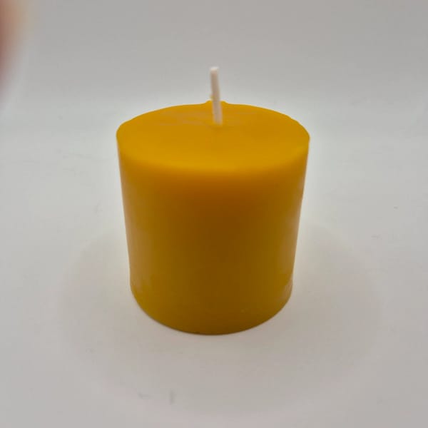 88 Bičių vaško žvakė „Žema siaura cilindrinė“