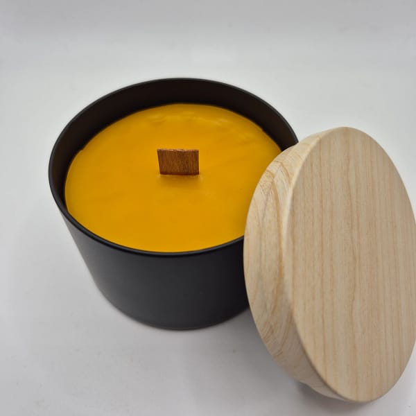 90-1.webp Bičių vaško žvakė – lietos indelyje