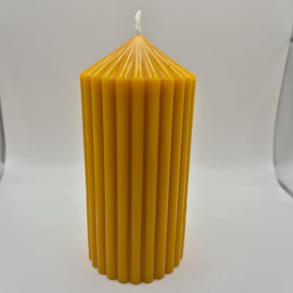 92-1.webp Bičių vaško žvakė „Didelė griovelių cilindrinė“