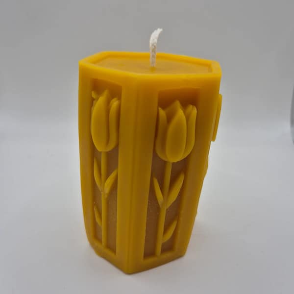 95-1.webp Bičių vaško žvakė „Tulpės rėmeliuose“